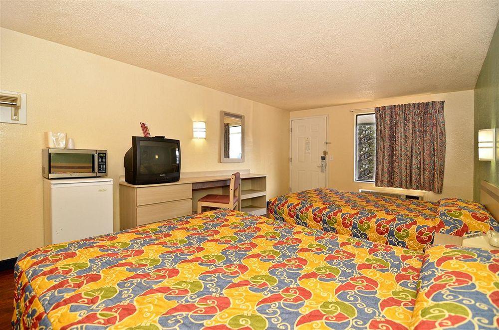 Mentor Home Inn And Suites Room photo