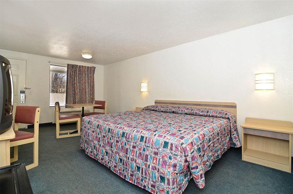 Mentor Home Inn And Suites Room photo
